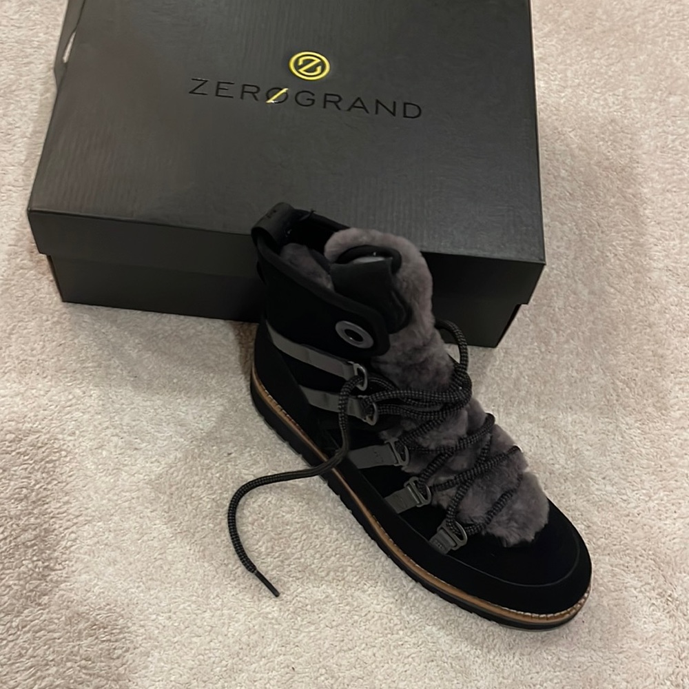 NIB Cole Haan snow-boots. Size 7.5